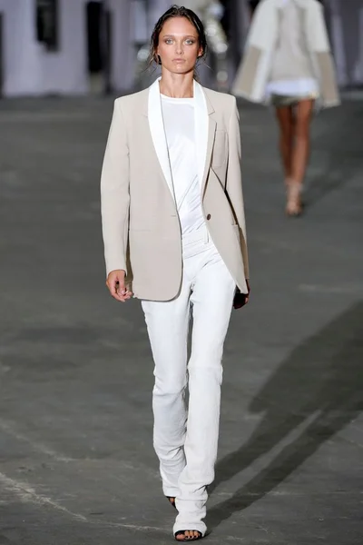 Look 3